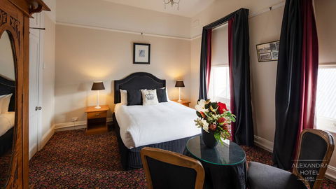 Alexandra Hotel - Tourism Caloundra 1