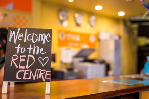 Alice Springs YHA - Tourism Caloundra 3