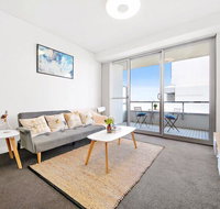 All amenities only downstairs 20 mins to CBD - Tourism Caloundra