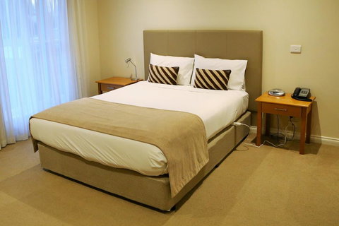 Allansford Hotel Motel - Tourism Caloundra 3
