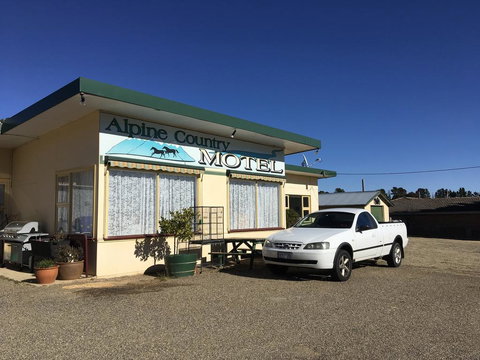 Alpine Country Motel - Tourism Caloundra 1