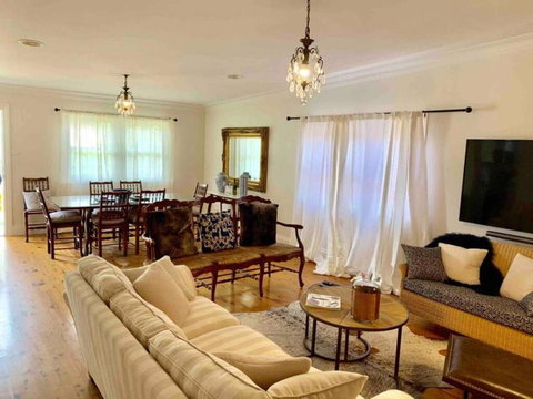 Ambrose On Byng - Central Location W/ 2 Bathroom - Tourism Caloundra 1