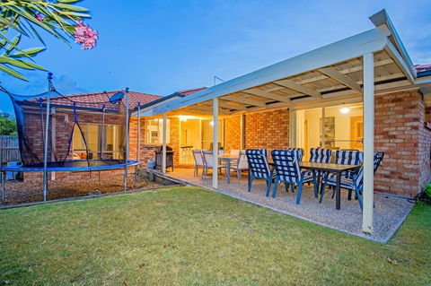 Anaheim Family Lodge By Getastay - Tourism Caloundra 0