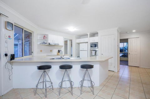 Anaheim Family Lodge By Getastay - Tourism Caloundra 2