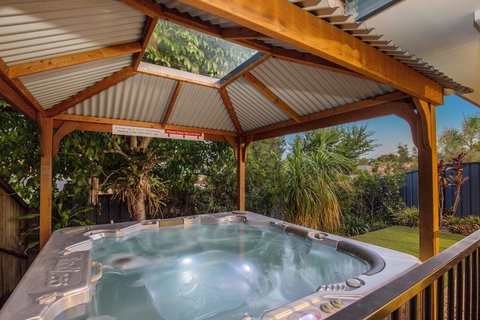 Anaheim House2 North By Getastay - Tourism Caloundra 0