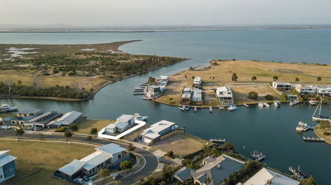 Anchored - Access To The Gippsland Lakes - Tourism Caloundra 0