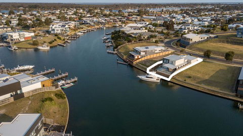 Anchored - Access To The Gippsland Lakes - Tourism Caloundra 2