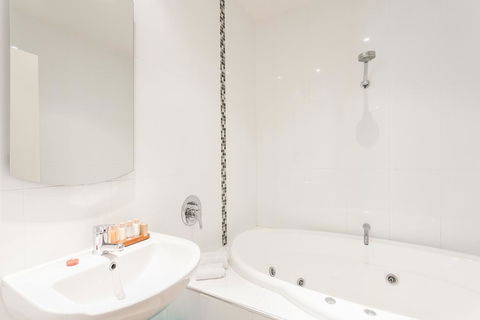 Anglesea River Apartments - Spa Apartment 23 - Tourism Caloundra 2