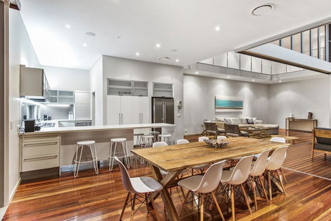 Angourie Beach House @ Corporate Boardies - Tourism Caloundra 3