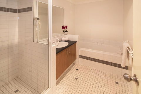 Apartment 115 - Located On The Main Street - Tourism Caloundra 3