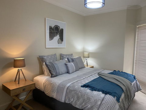 Apartment On Lake Terrace - Tourism Caloundra 0