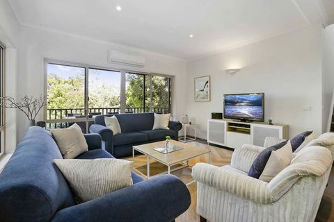 APOLLO BAY HOLIDAY HOUSE - Walk To Beach + Wifi - Tourism Caloundra 0