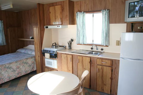 Apollo Bay Holiday Park - Tourism Caloundra 2