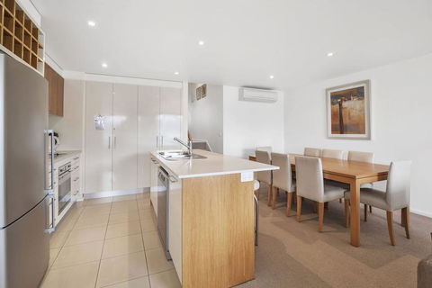 APOLLO BLUE 6 - Modern Waterfront Apartment - Tourism Caloundra 3