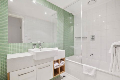 APOLLO BLUE 6 - Modern Waterfront Apartment - Tourism Caloundra 1