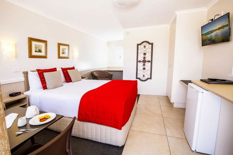 Apple & Grape Motel - Tourism Caloundra 1