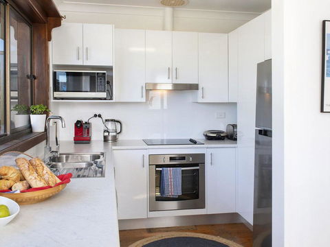 Araluen On Holden - Great Deck With Ocean Views - Tourism Caloundra 3