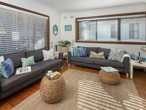 Araluen On Holden - Great Deck With Ocean Views - Tourism Caloundra 1