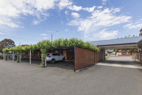 Ararat Motor Inn - Tourism Caloundra 2
