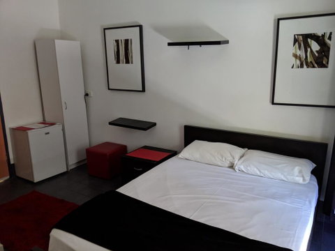 Arrival Lodge Bed & Breakfast - Tourism Caloundra 2