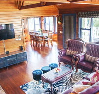 Artee House - A Bright Escape - Tourism Caloundra