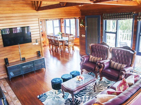 Artee House - A Bright Escape - Tourism Caloundra 0