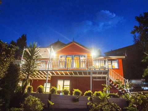 Artee House - A Bright Escape - Tourism Caloundra 2