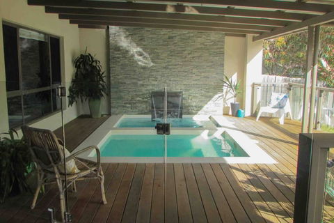 Arthouse Six - Tourism Caloundra 1