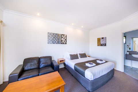 Ascot Lodge Motor Inn - Tourism Caloundra 1