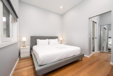 Luxurious House Near Flemington Racecourse - Tourism Caloundra 0
