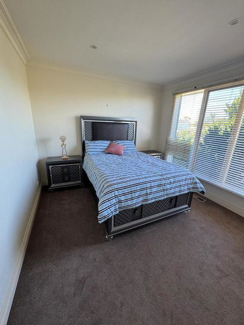 Luxurious Townhouse Retreat In Prestigious Brighton - Tourism Caloundra 3