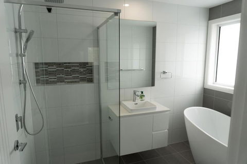 Luxury Home In Gledswood Hills - Sleeps 9 Guests - Tourism Caloundra 3