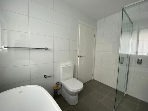 Luxury Home In Gledswood Hills - Sleeps 9 Guests - Tourism Caloundra 2