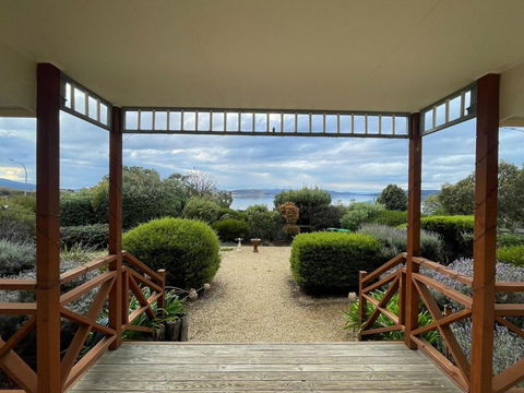Luxury Escape, Opossum Bay - Tourism Caloundra 0
