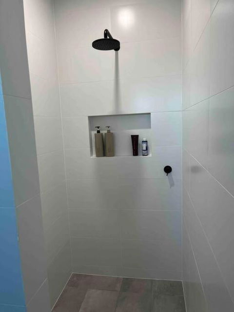 Luxury On The Lake - Tourism Caloundra 2