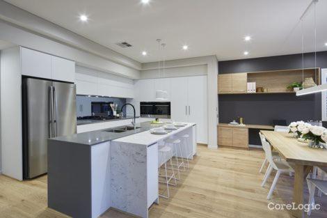 Luxury Bedrooms In A Resort Style Home - Tourism Caloundra 3