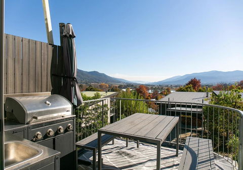 Luxury Scandinavian Townhouse - Tourism Caloundra 3