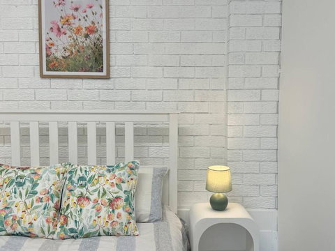 Macgregor 2bed Studio - Tourism Caloundra 1