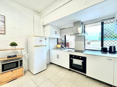Macgregor 2bed Studio - Tourism Caloundra 3