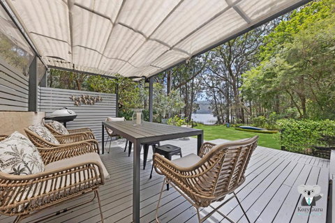 MacMasters Beach Lake House Stroll To Beach - Tourism Caloundra 1