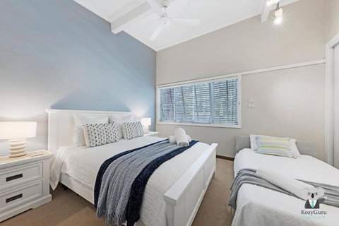 MacMasters Beach Lake House Stroll To Beach - Tourism Caloundra 3