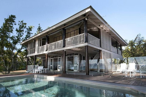 Magic Beach House - Absolute Beachfront - Tourism Caloundra 1