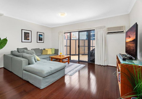 Magic On Manning - Tourism Caloundra 1