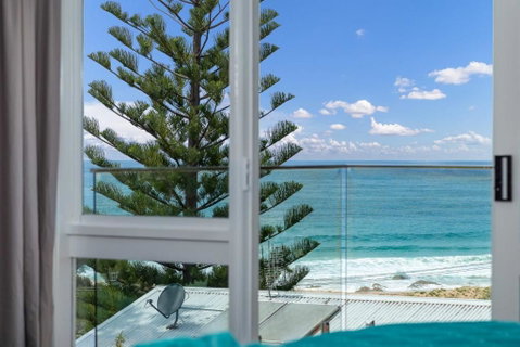 Magnificent Malua Views Stroll To The Beach - Tourism Caloundra 0
