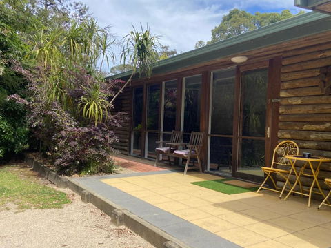 Mallacoota Log Cabins - Tourism Caloundra 3