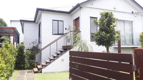 Maple Villa - The Beach House By The Bay - Tourism Caloundra 1