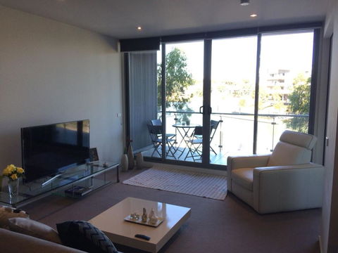 Marina View Apartment On The Maribyrnong River, Melbourne - Tourism Caloundra 3