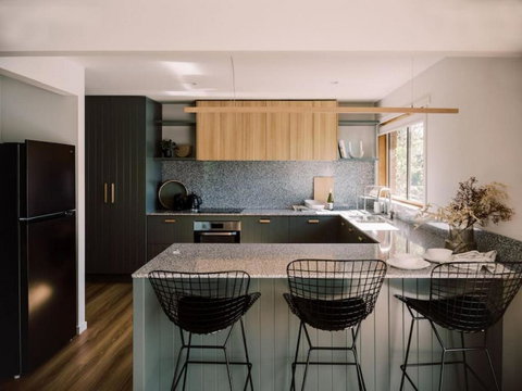 Marion Hills Hilltop Retreat - Tourism Caloundra 2