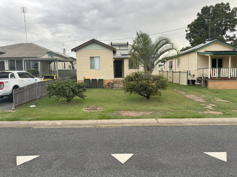 Massive 3 Bedroom Home With Backyard - Tourism Caloundra 3