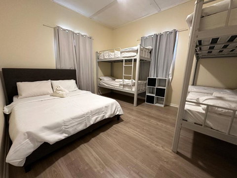 Massive 3 Bedroom Home With Backyard - Tourism Caloundra 1